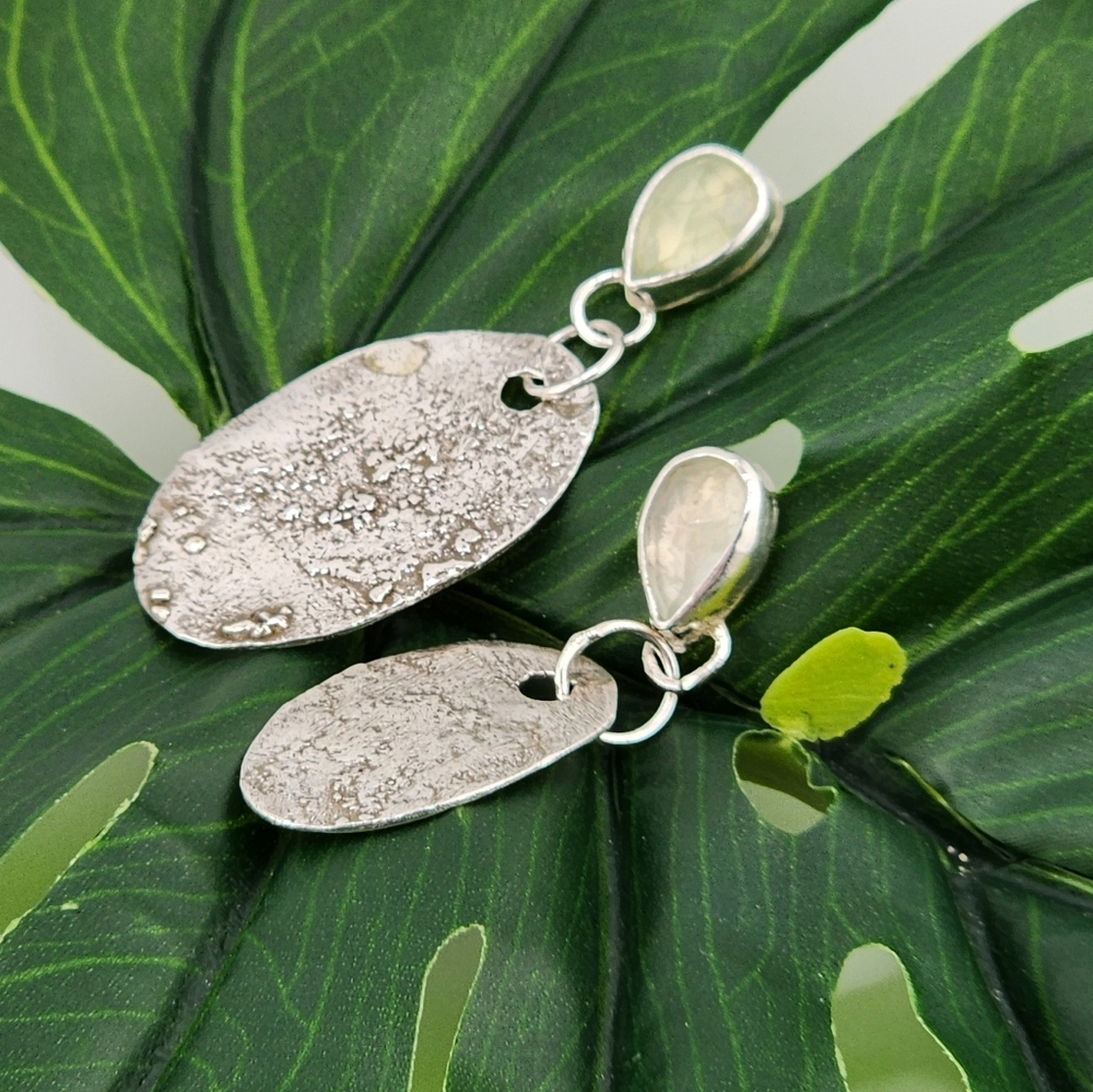 PERIDOT TEARDROP  TEXTURE EARRINGS  HANDMADE STERLING SILVER - Picture 5 of 6